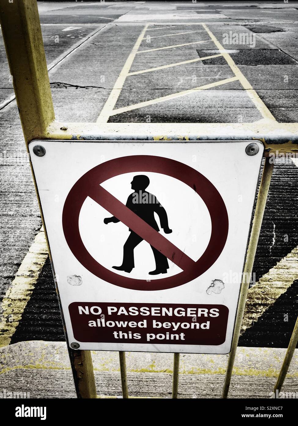 No passengers allowed beyond this point sign at Crewe bus station Stock Photo