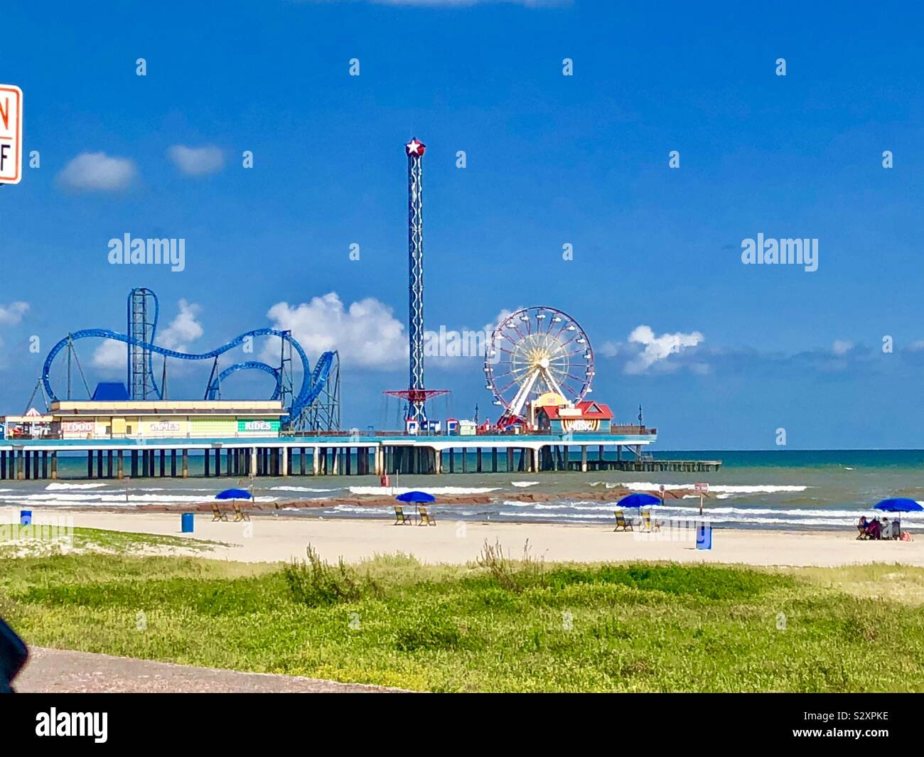 Galveston Island Historic Pleasure Pier and beach Stock Photo Alamy