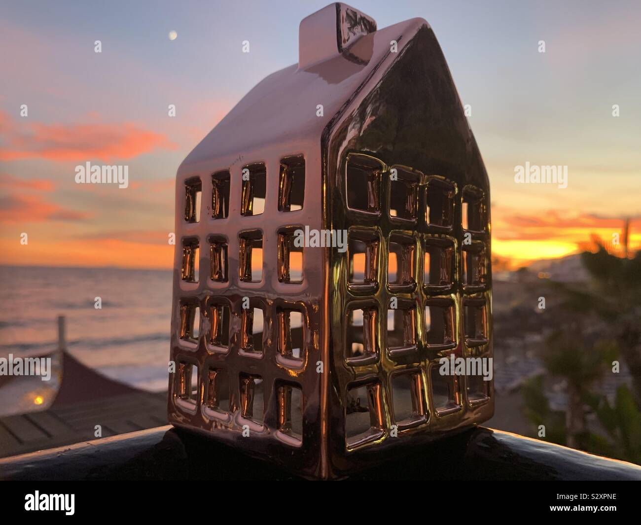 Golden house hires stock photography and images Alamy