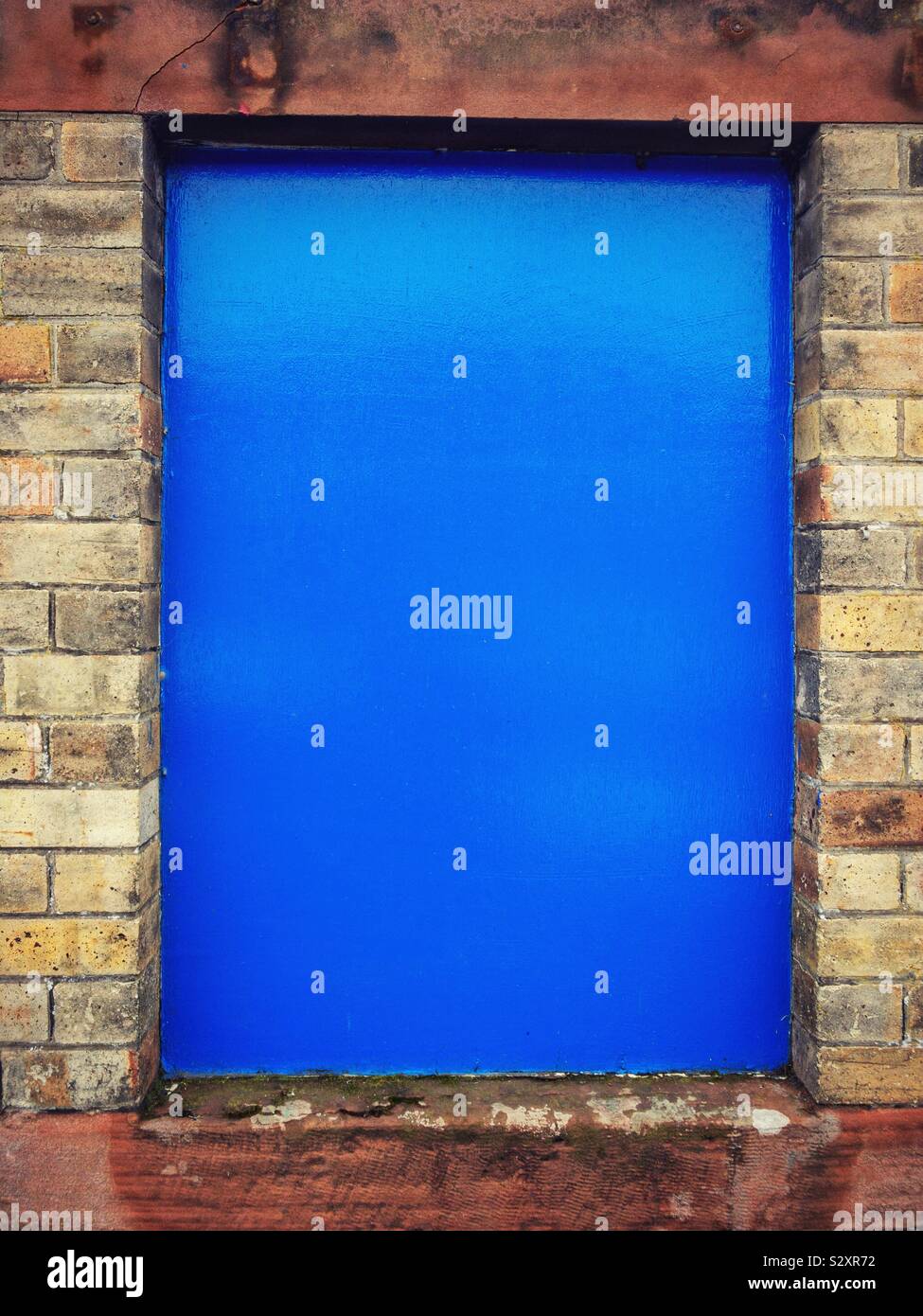Blue board hi-res stock photography and images - Alamy