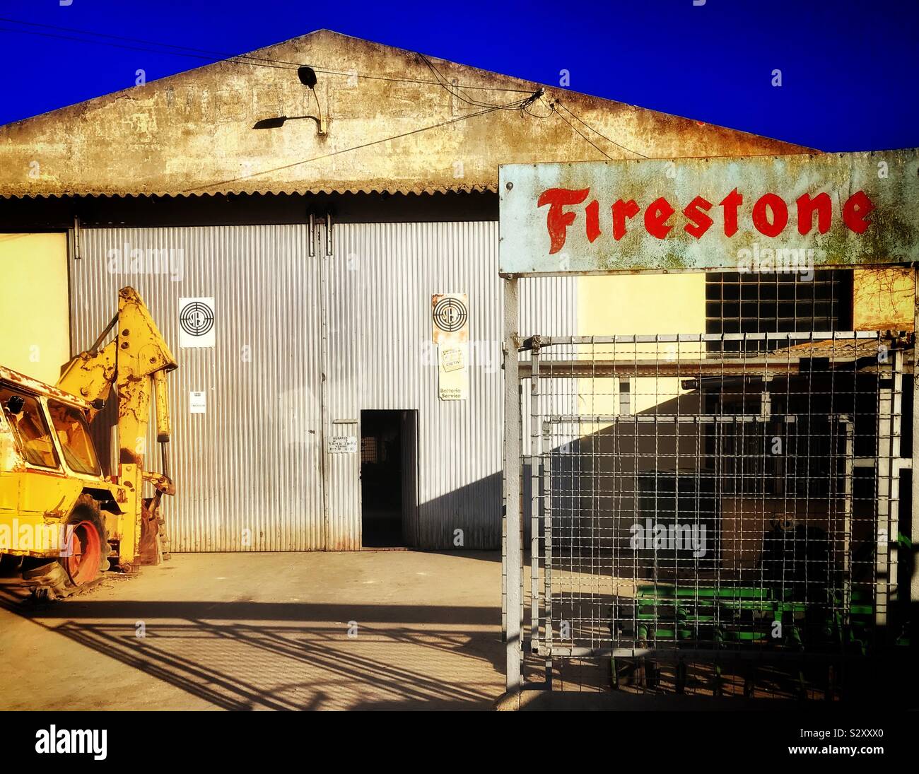 Firestone tyres and servicing centre Stock Photo