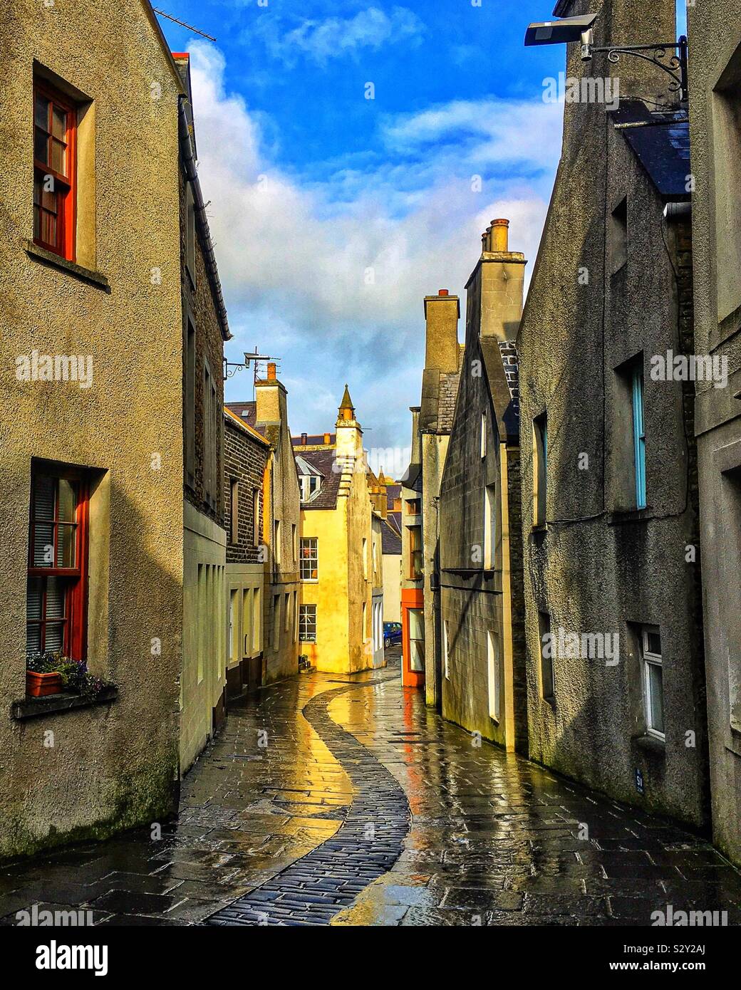 Winding streets of Stromness, Orkney Stock Photo