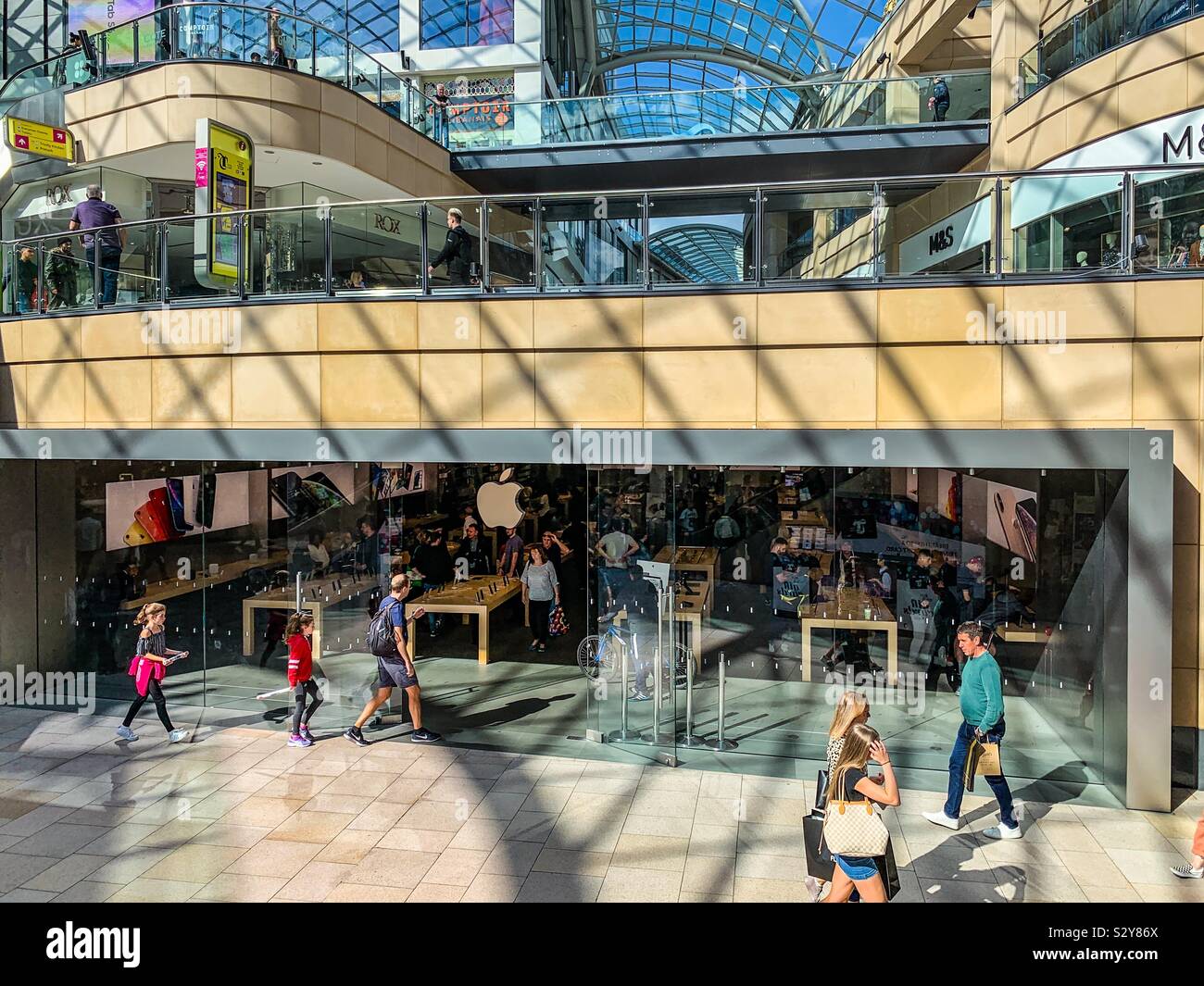 Apple store in Trinity Leeds shopping centre Stock Photo Alamy