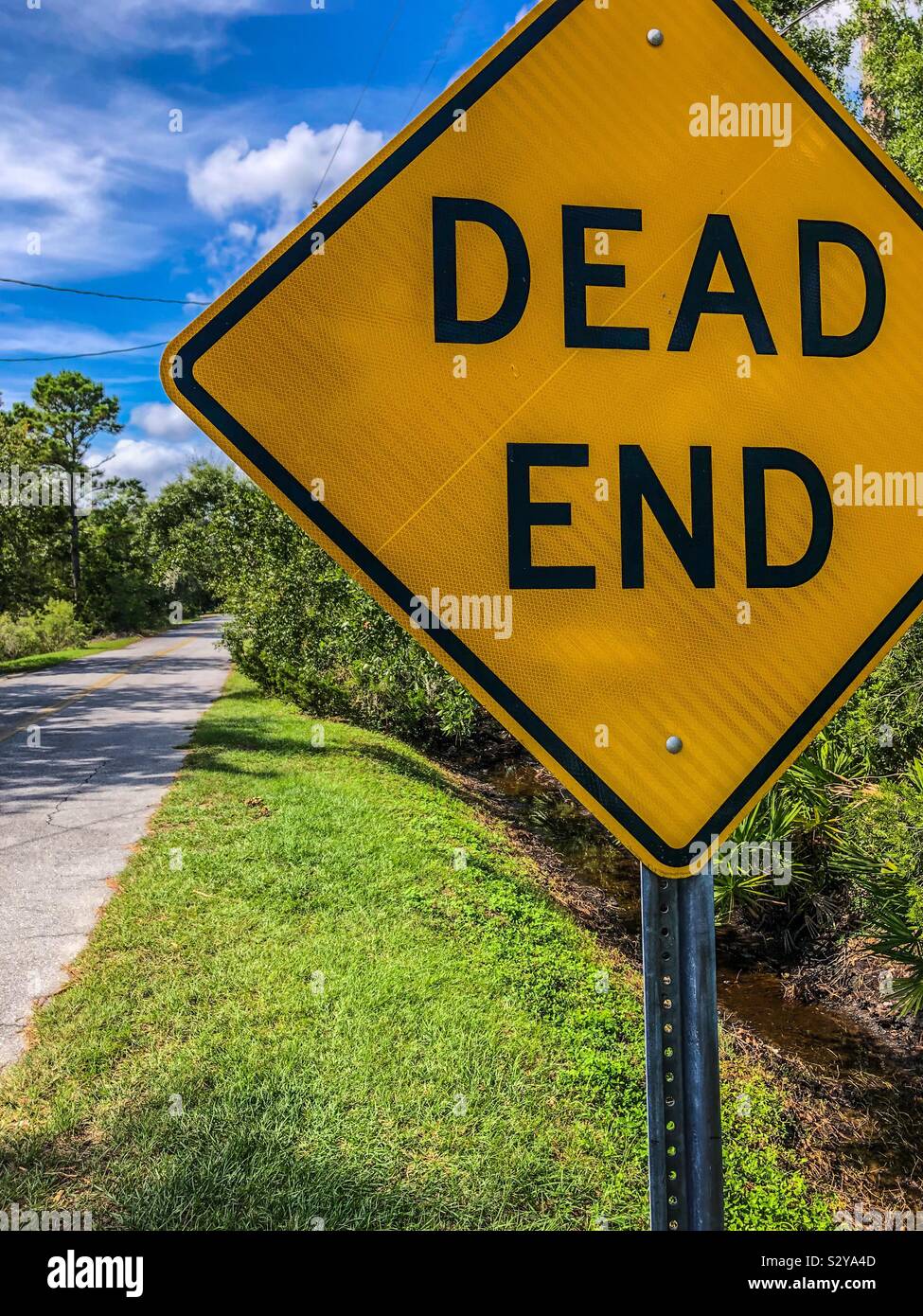 Dead end and road sign hi-res stock photography and images - Alamy
