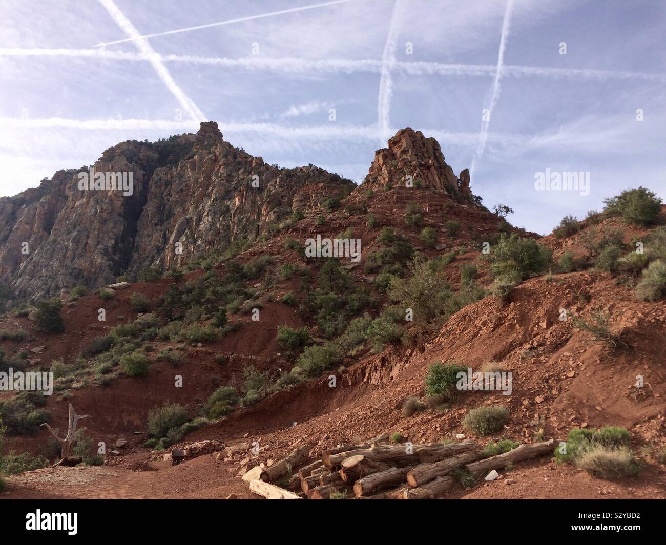 Grand Canyon national park kaibab trail con-trails - Smartphone Captured Stock Image