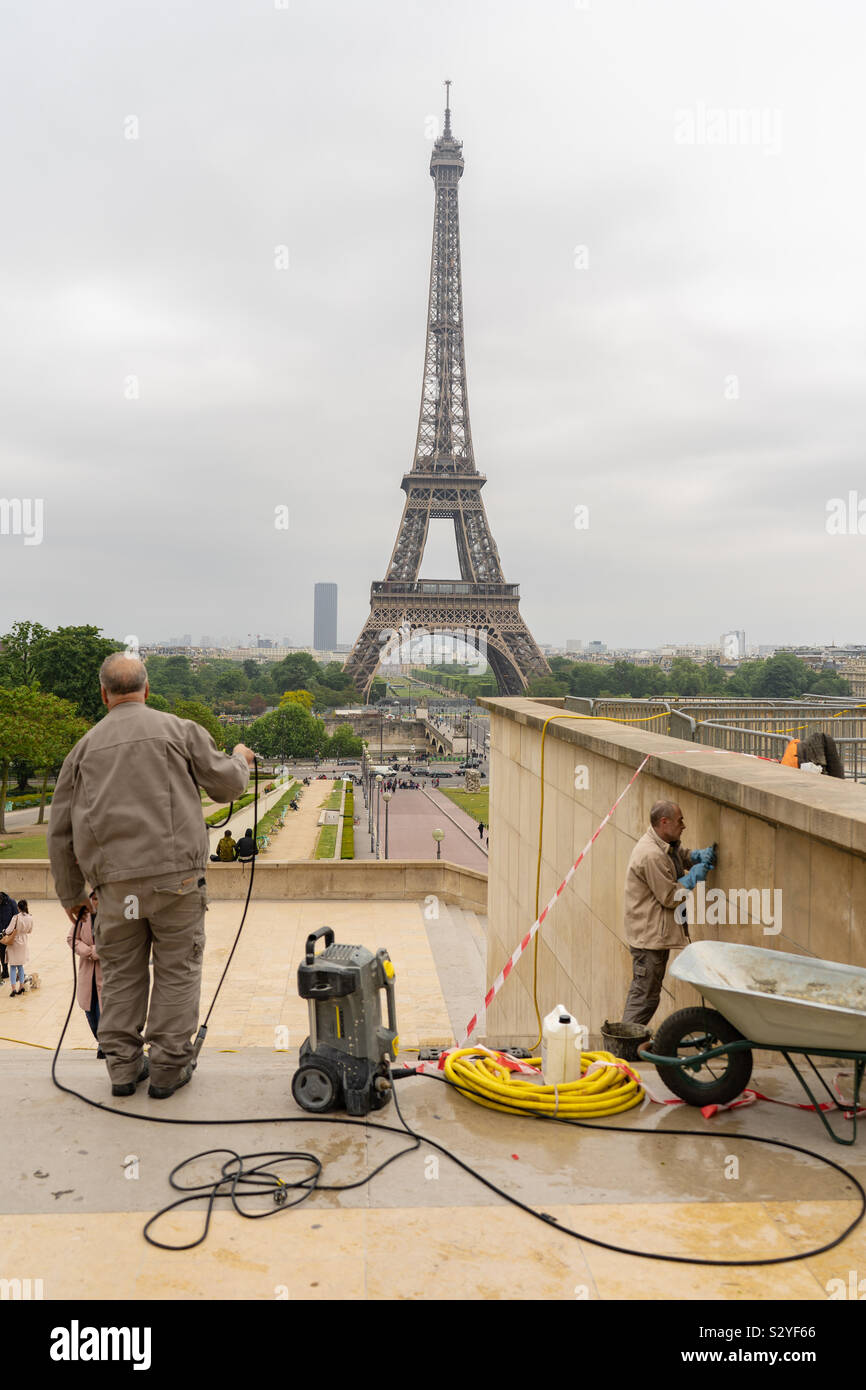 Paris 2018 maintenance cleaning Eiffel Tower Stock Photo Alamy