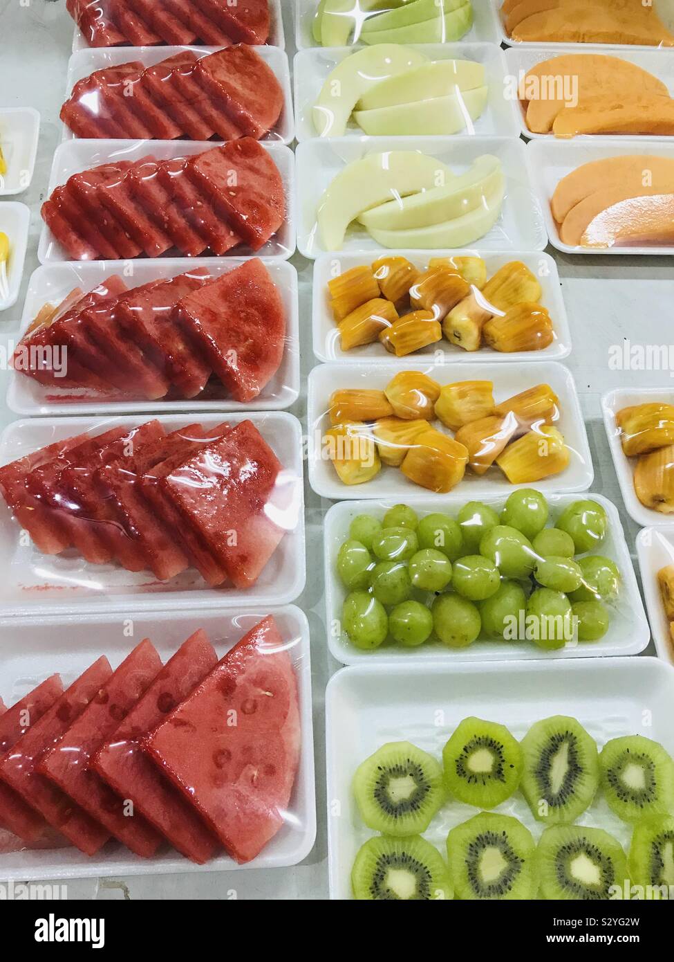 Cut fruits hires stock photography and images Alamy