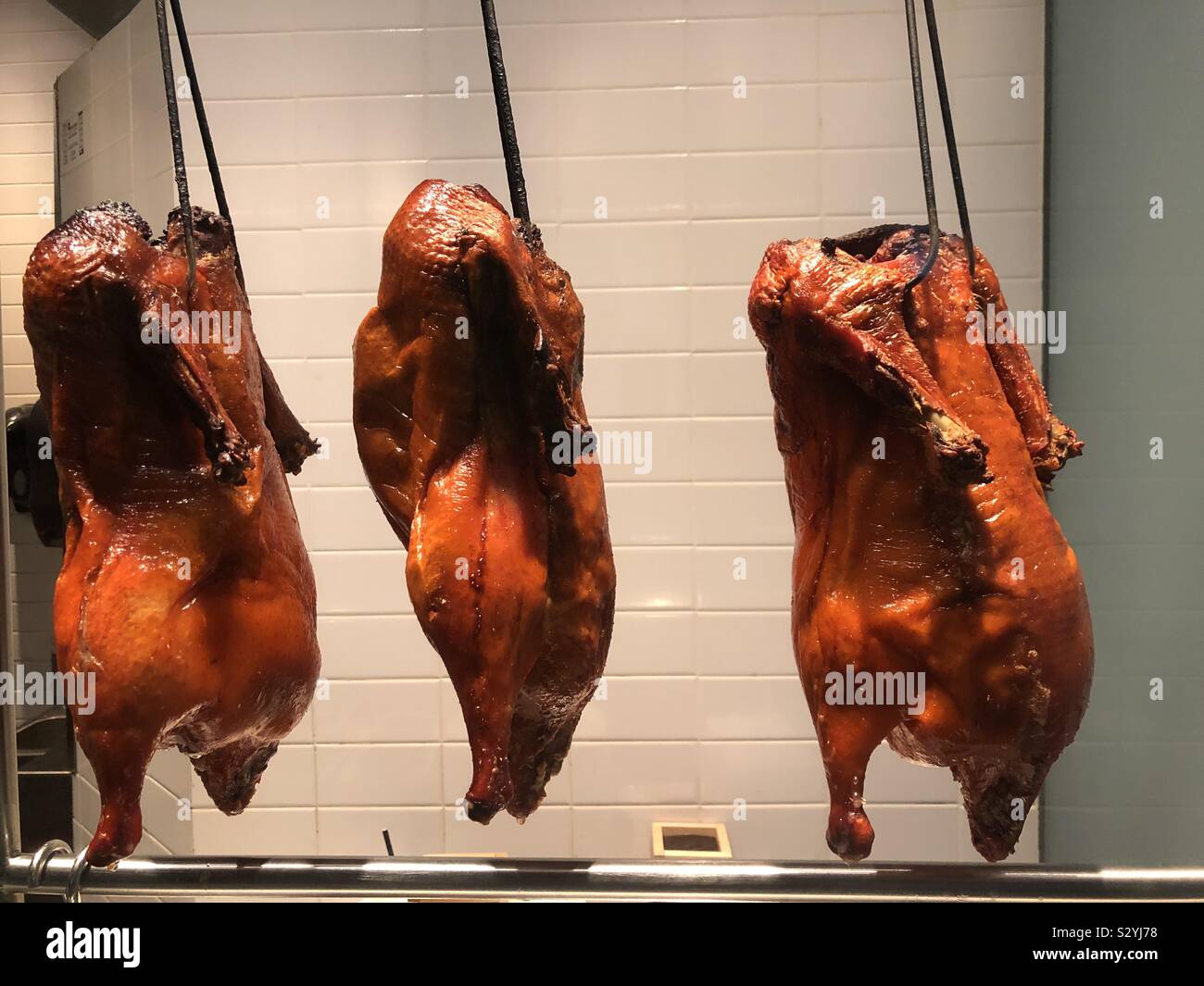 Roasted ducks hanging in window hires stock photography and images Alamy