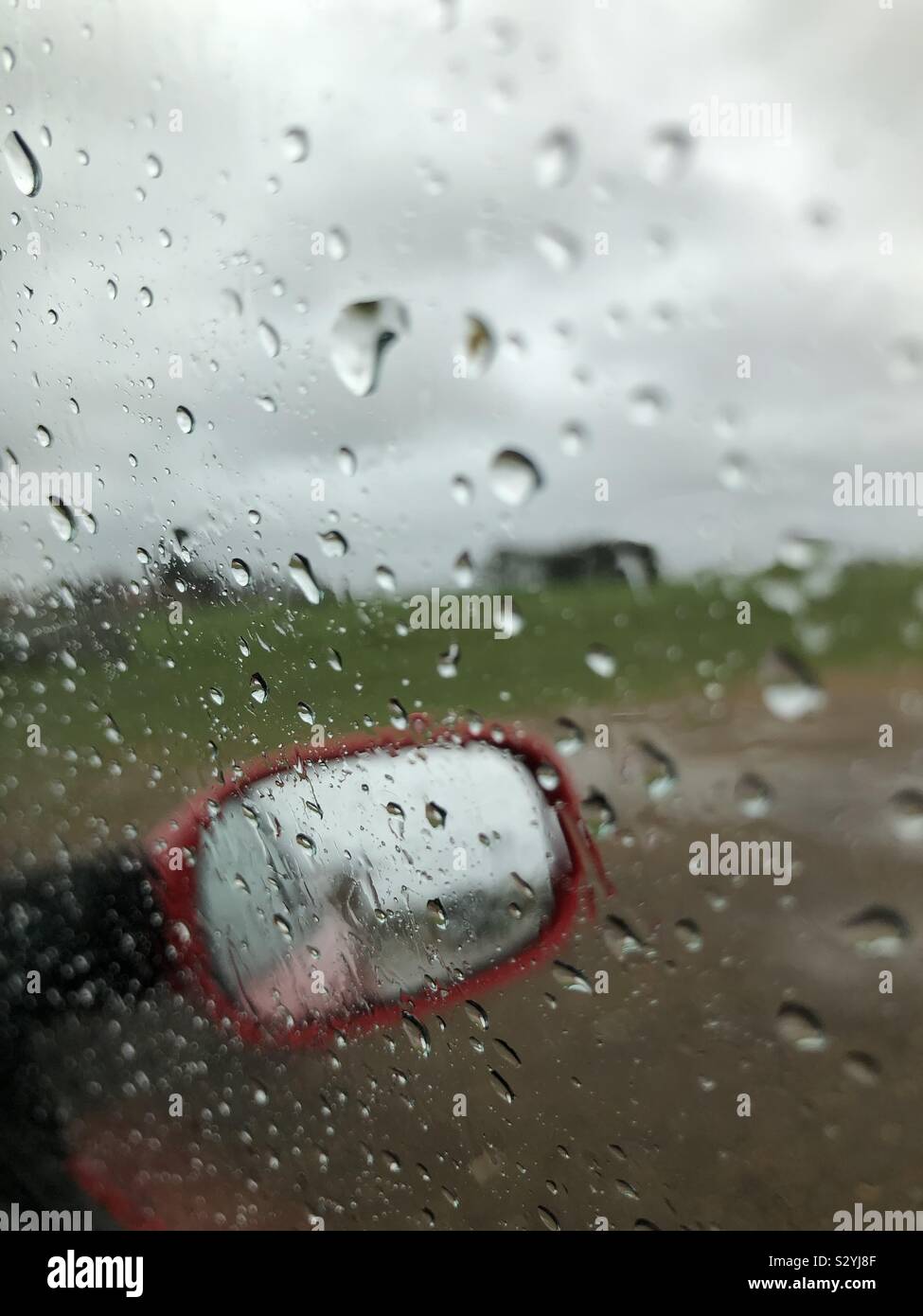 Car wing mirror rain hi-res stock photography and images - Alamy