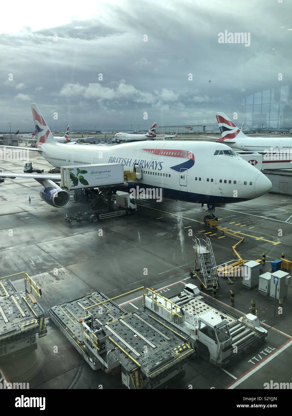 BA flight at gate waiting to load passengers Stock Photo - Alamy