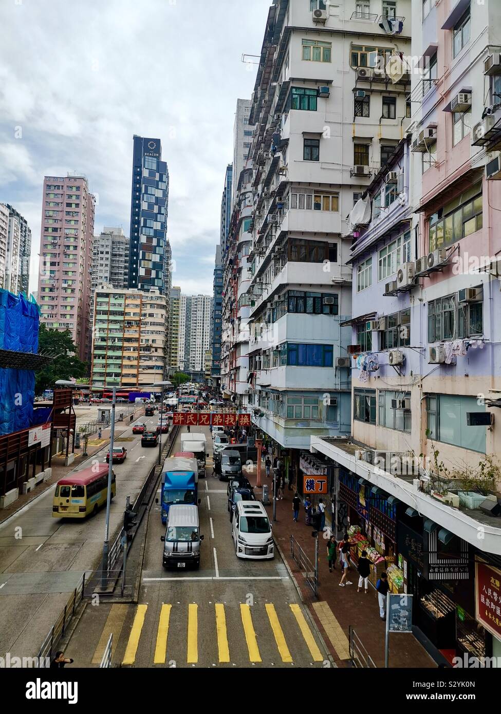 The busy streets of Mong Kok in Hong Kong Stock Photo - Alamy