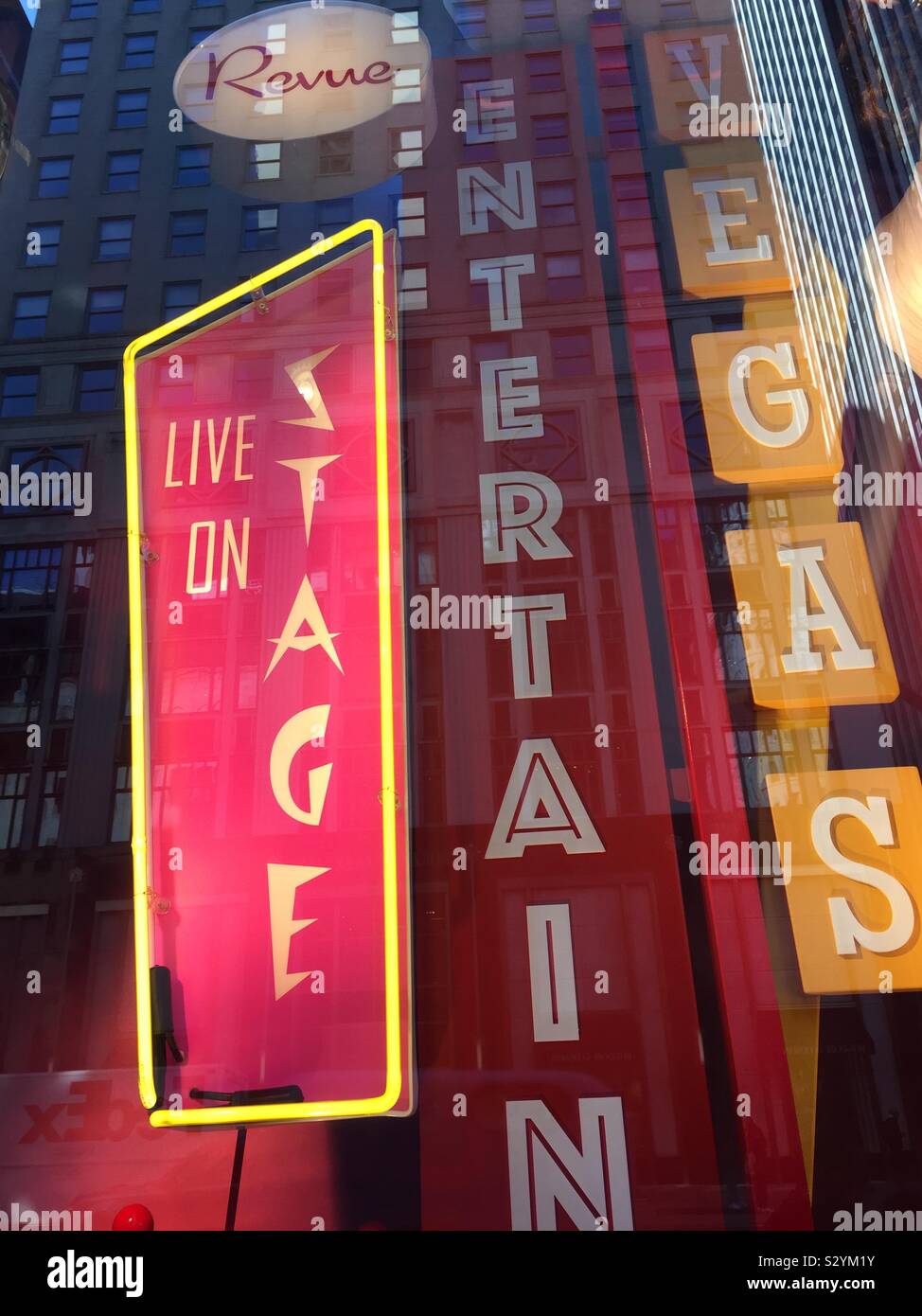 Bergdorf Goodman Pays Tribute to NYC with Dazzling Holiday Displays –  WindowsWear
