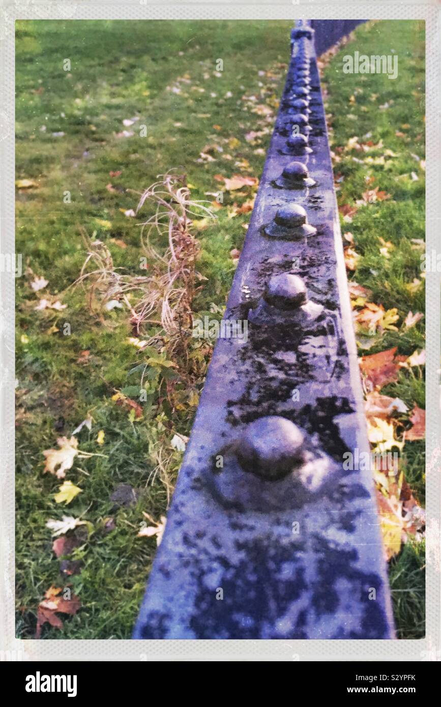 Grass fence park hi-res stock photography and images - Alamy
