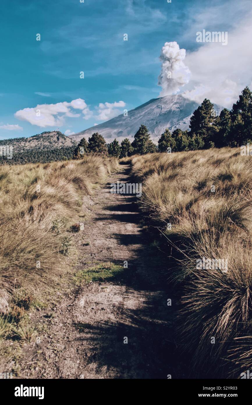 popocatepetl-volcano-eruption-hi-res-stock-photography-and-images-alamy