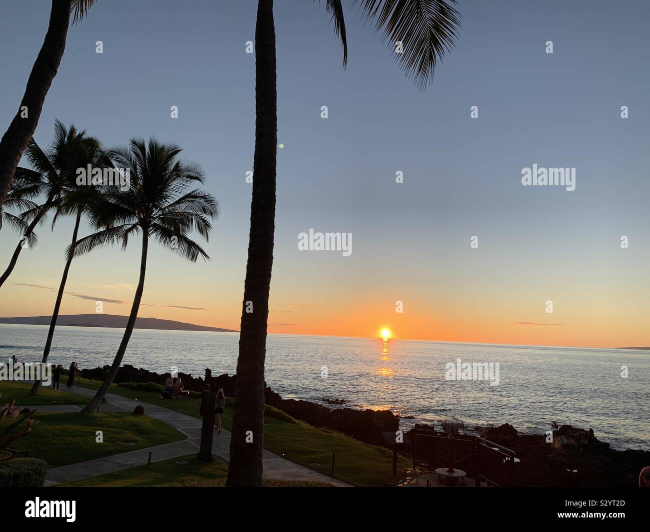 Maui sunset hires stock photography and images Alamy