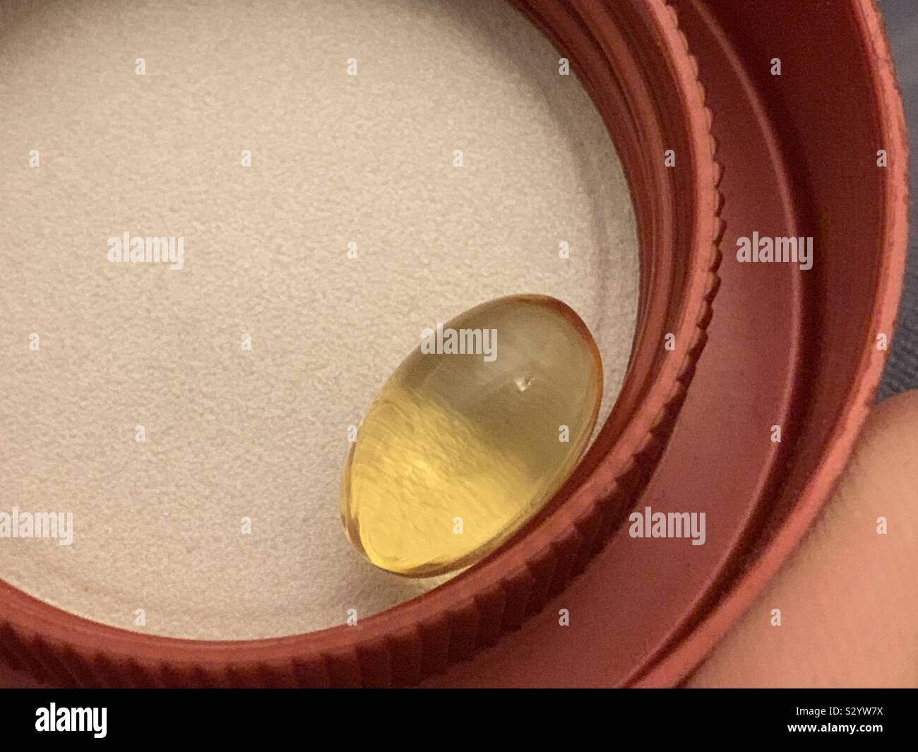 Gelatin based capsule hi-res stock photography and images - Alamy