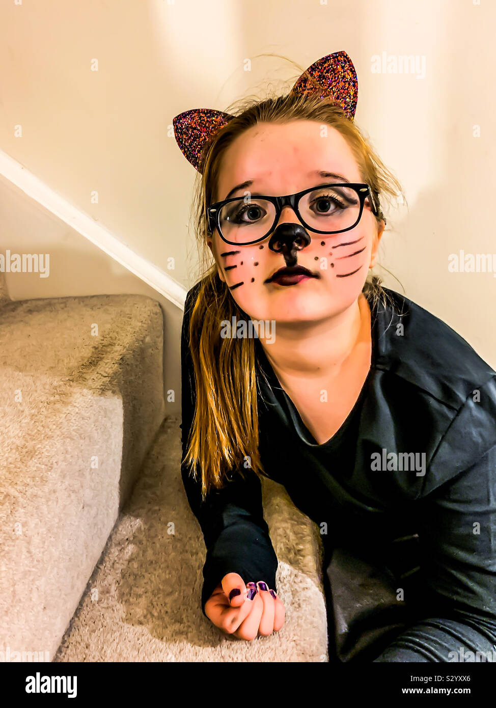 Girl dressed as a cat hi res stock photography and images Alamy