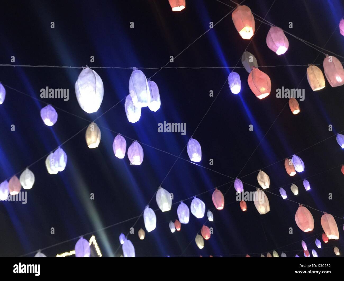 Sky lanterns hi-res stock photography and images - Alamy