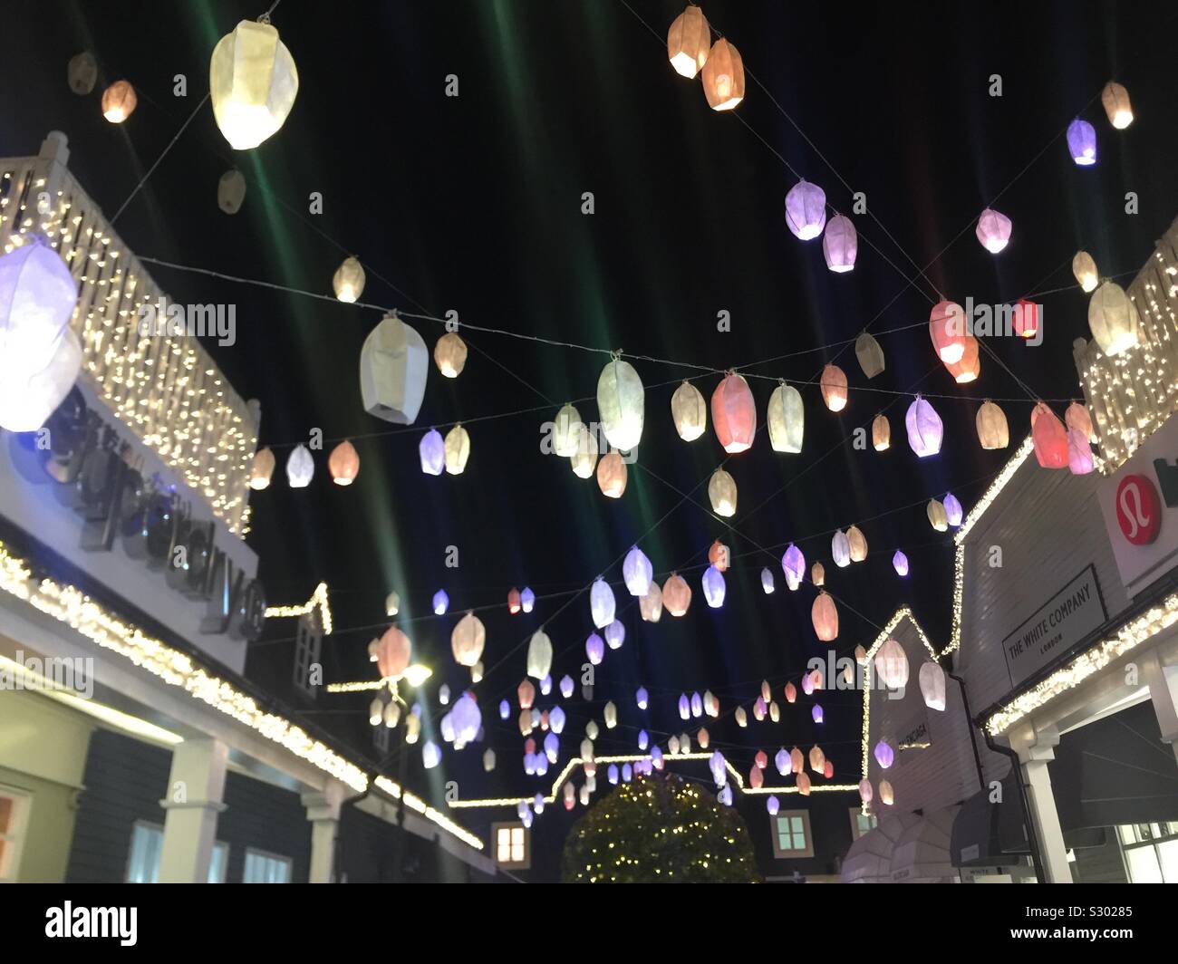 Sky lanterns hi-res stock photography and images - Alamy