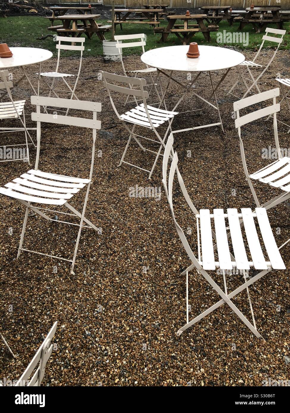 Tables chairs empty hi-res stock photography and images - Alamy