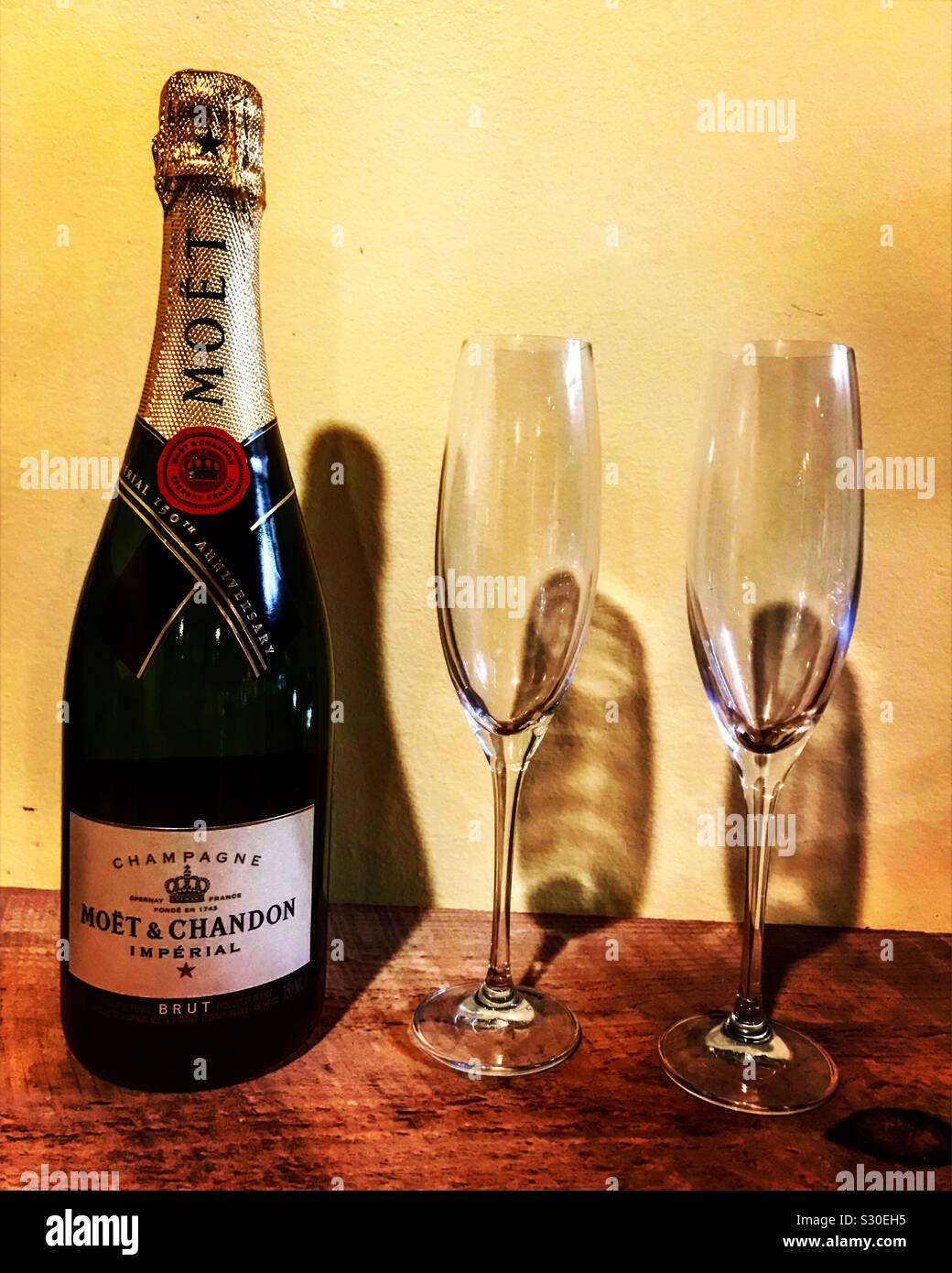 Two champagne flutes hi-res stock photography and images - Alamy