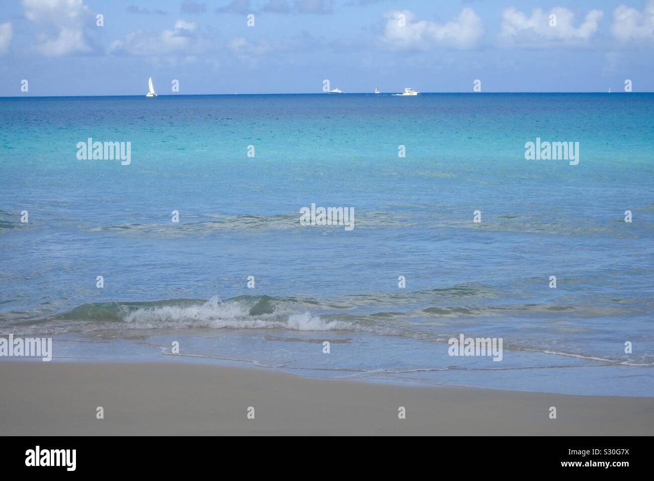 Caribbean blue and green beach Stock Photo - Alamy