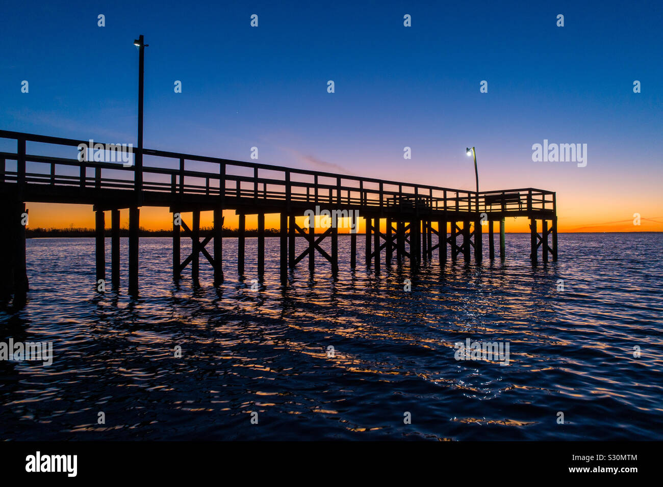 Twilight pier hi-res stock photography and images - Alamy
