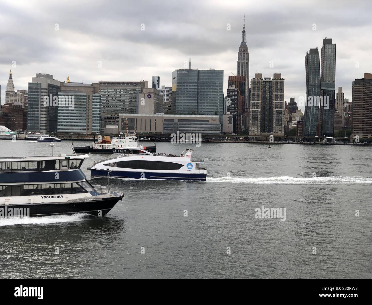 East River ‘s ferry traffic between 34th street, Long Island City and Astoria, New York during the UN General Assembly Stock Photo