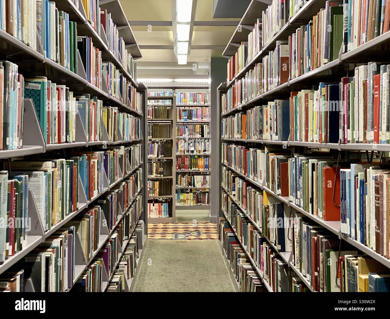 LOS ANGELES, CA, NOV 2019: rows of books on shelves in public library - Smartphone Captured Stock Image