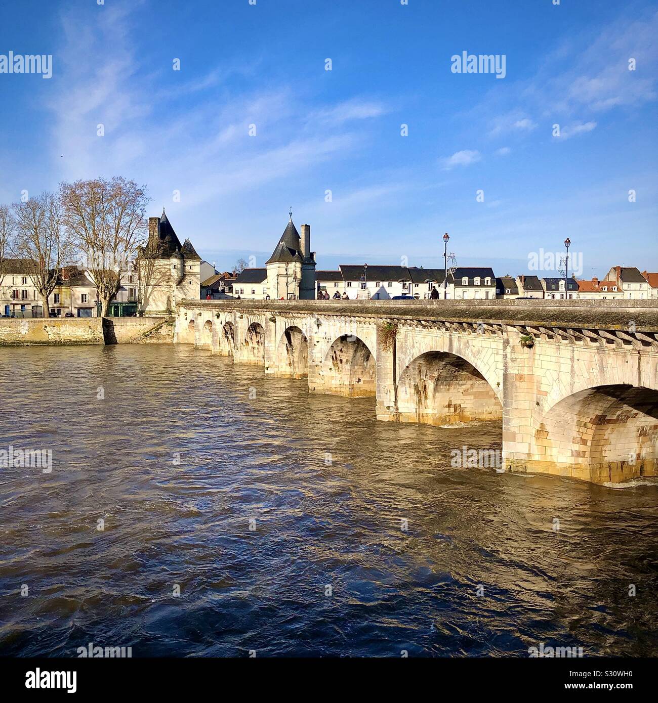 Early 17th century multi-arch stone bridge « Pont Henri IV » across the river Vienne, Chatellerault, France. Stock Photo