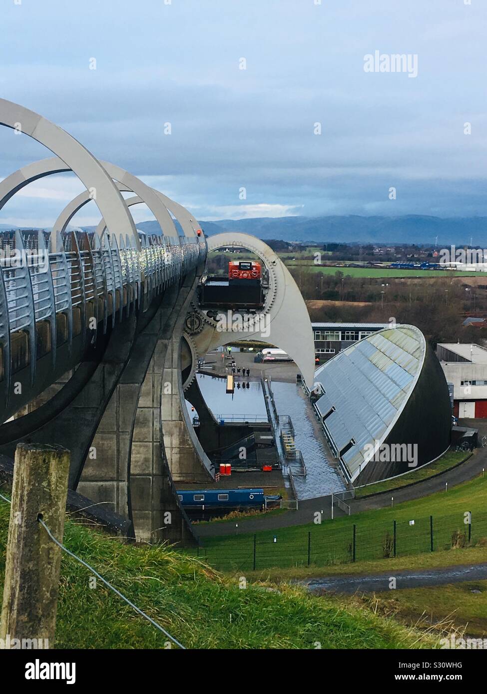 The 2002 Falkirk Wheel rotating boat lift in action.  This connects the Union and Forth and Clyde canals, Scotland Stock Photo