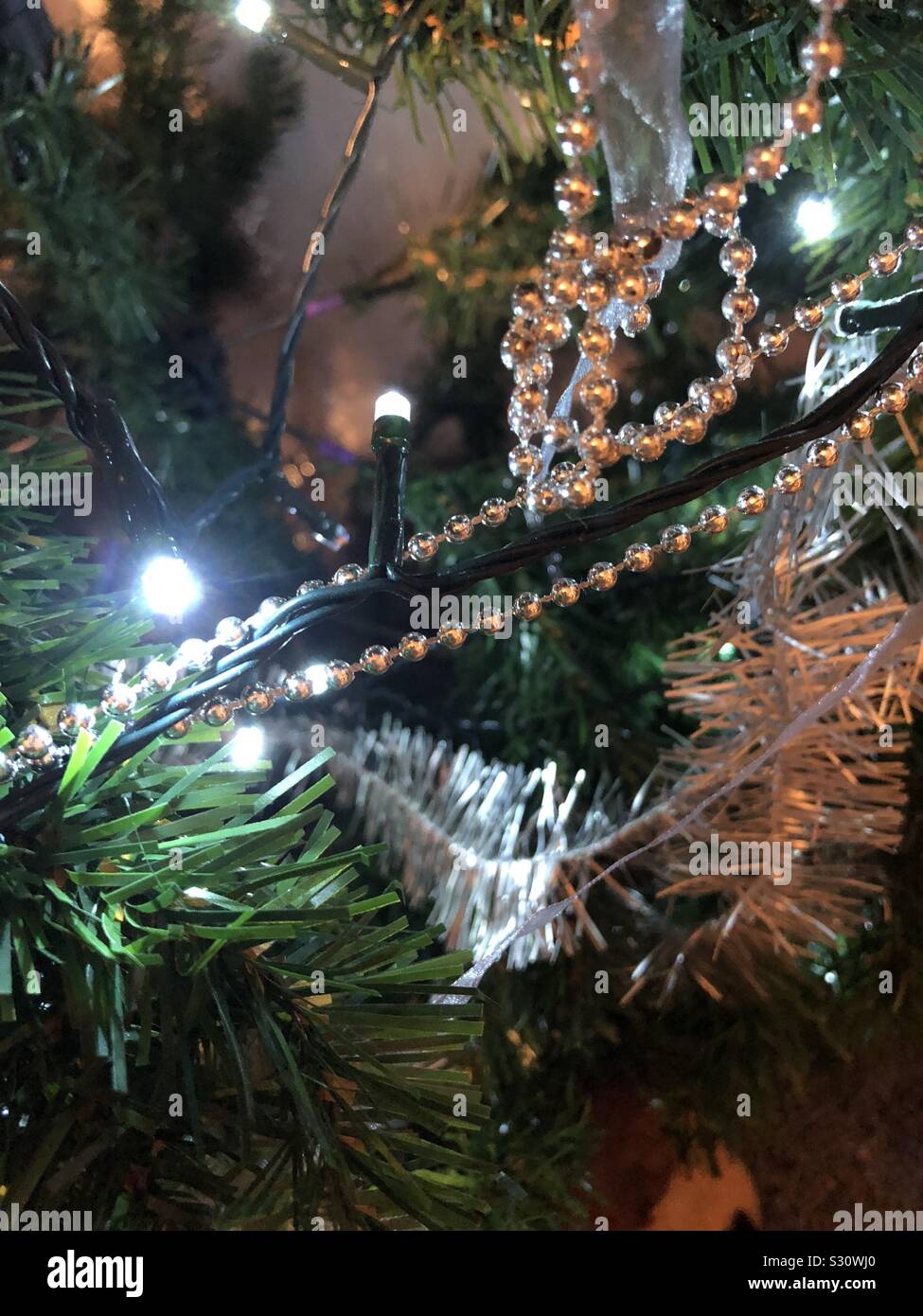 Silver tinsel christmas tree hires stock photography and images Alamy