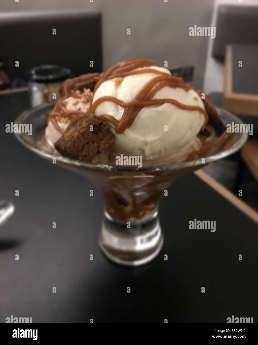 Salted caramel brownie sundae Stock Photo Alamy
