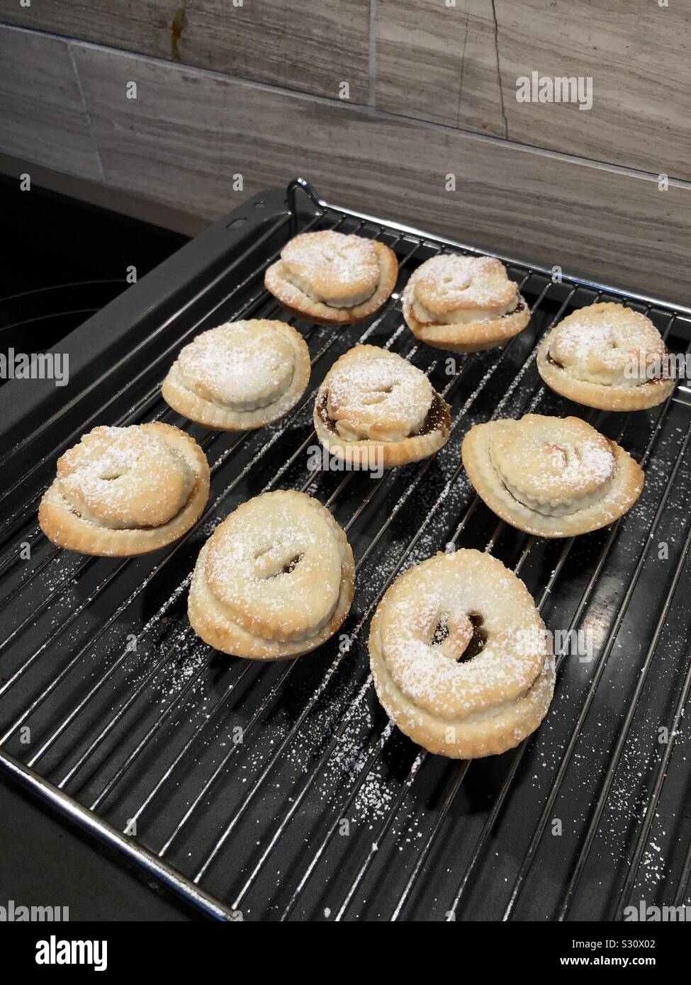 Home baked mince pies cooling on a rack Stock Photo - Alamy