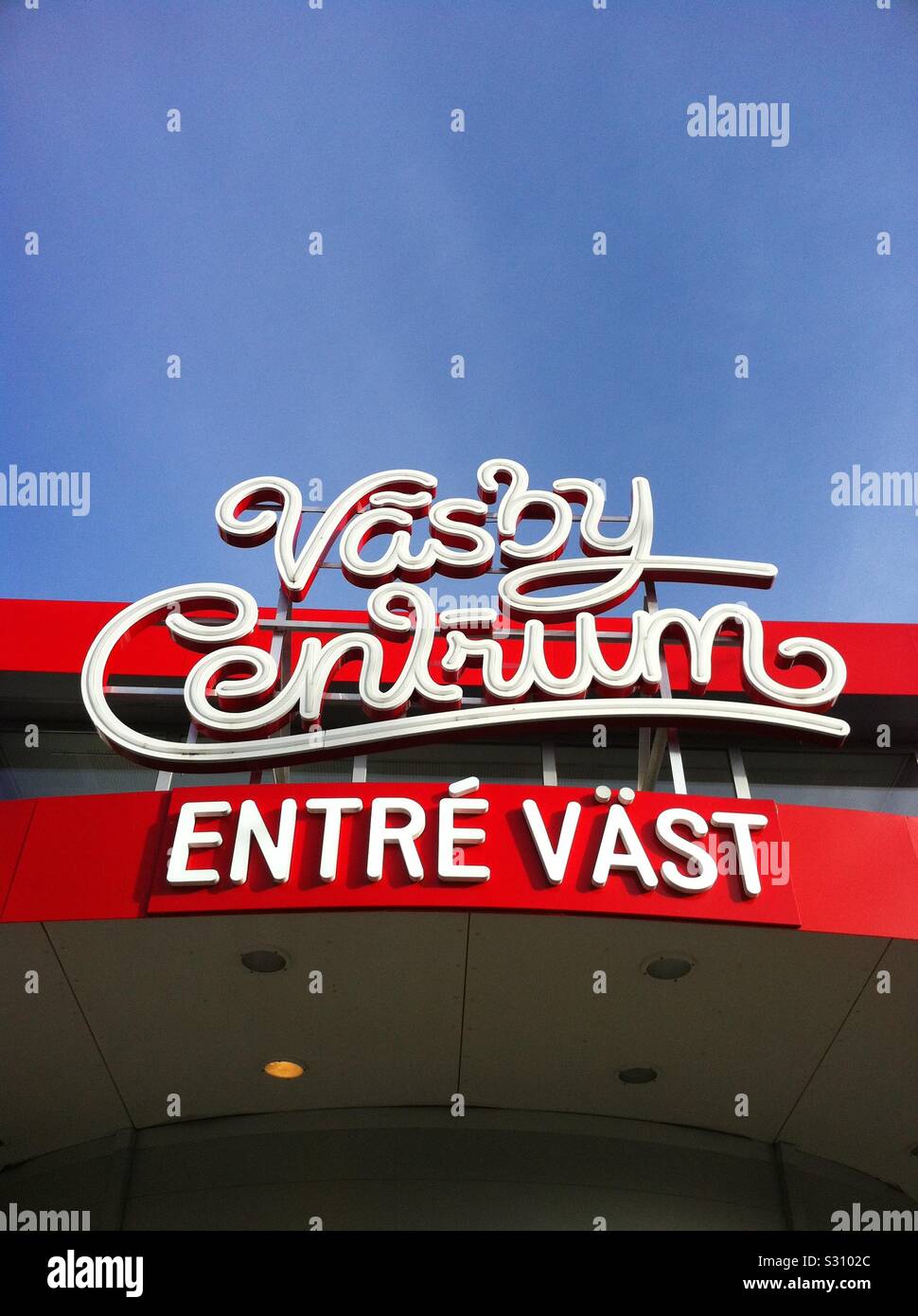 Upplandsvasby (upplands vasby) centrum signage colour conteast and typeface design outside of the west entrance of the shopping mall. Stock Photo