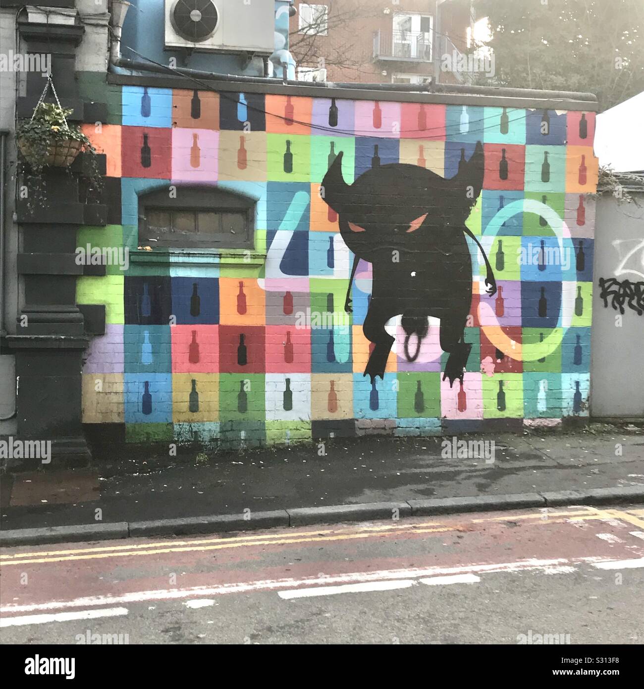 Wall painting by the Hobgoblin Pub in Brighton Stock Photo Alamy