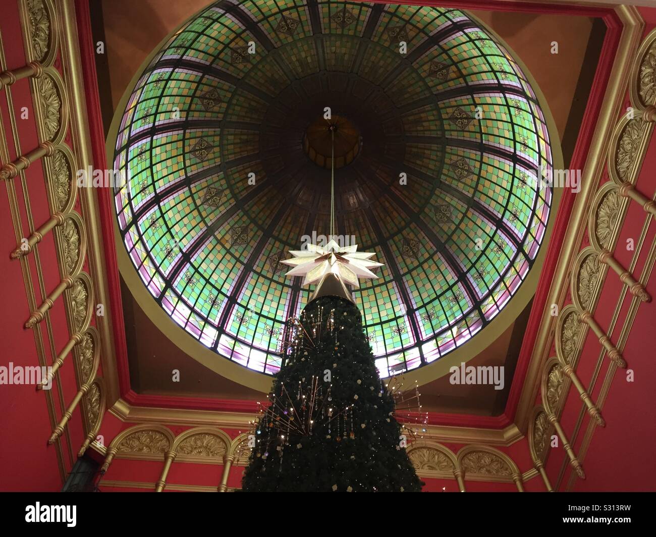 Queen victoria christmas tree hires stock photography and images Alamy