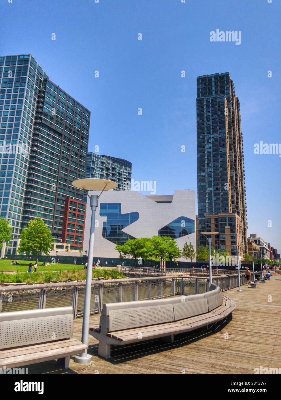 Hunters Point Community Library, designed by Steven Holl Architects, in Long Island City, Queens Stock Photo