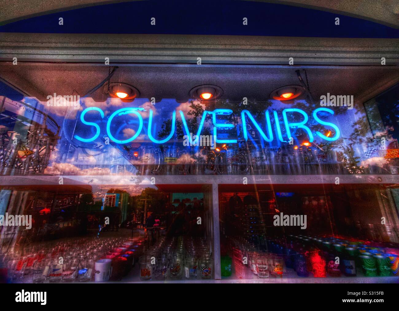Souvenir shop in Kennywood amusement park Stock Photo Alamy