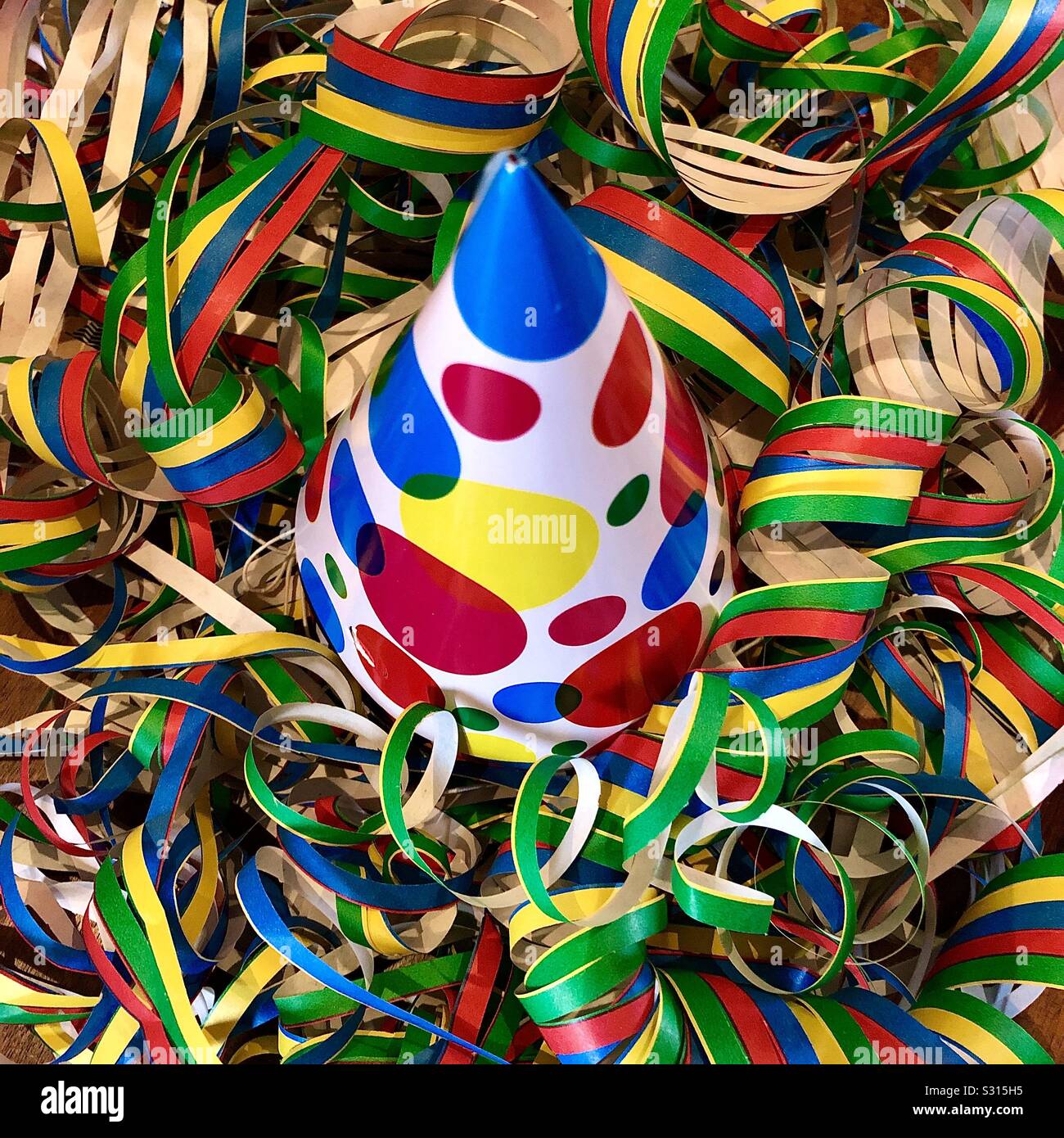 Party hat and streamers Stock Photo Alamy