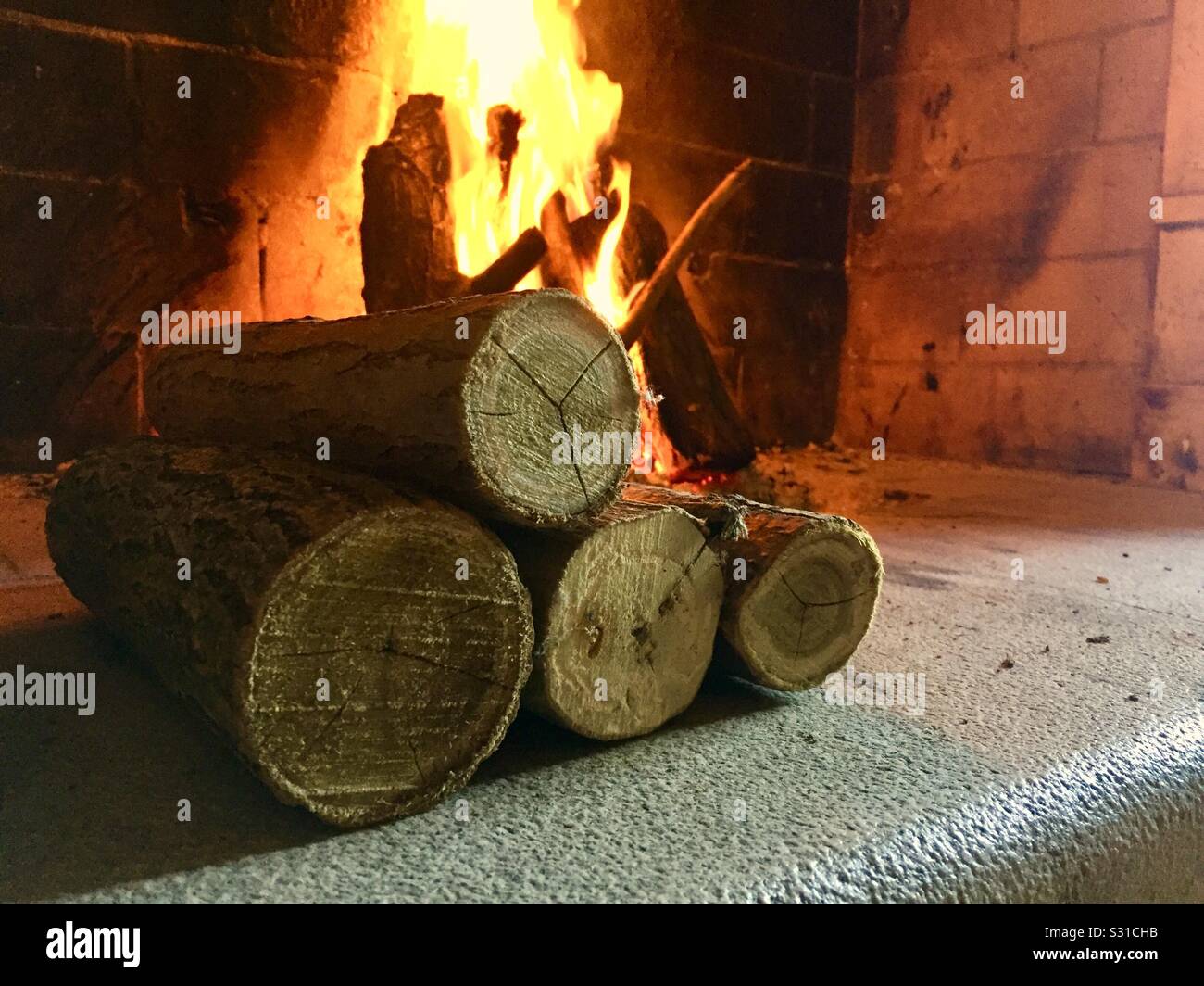 Traditional wood fireplace hi-res stock photography and images - Alamy