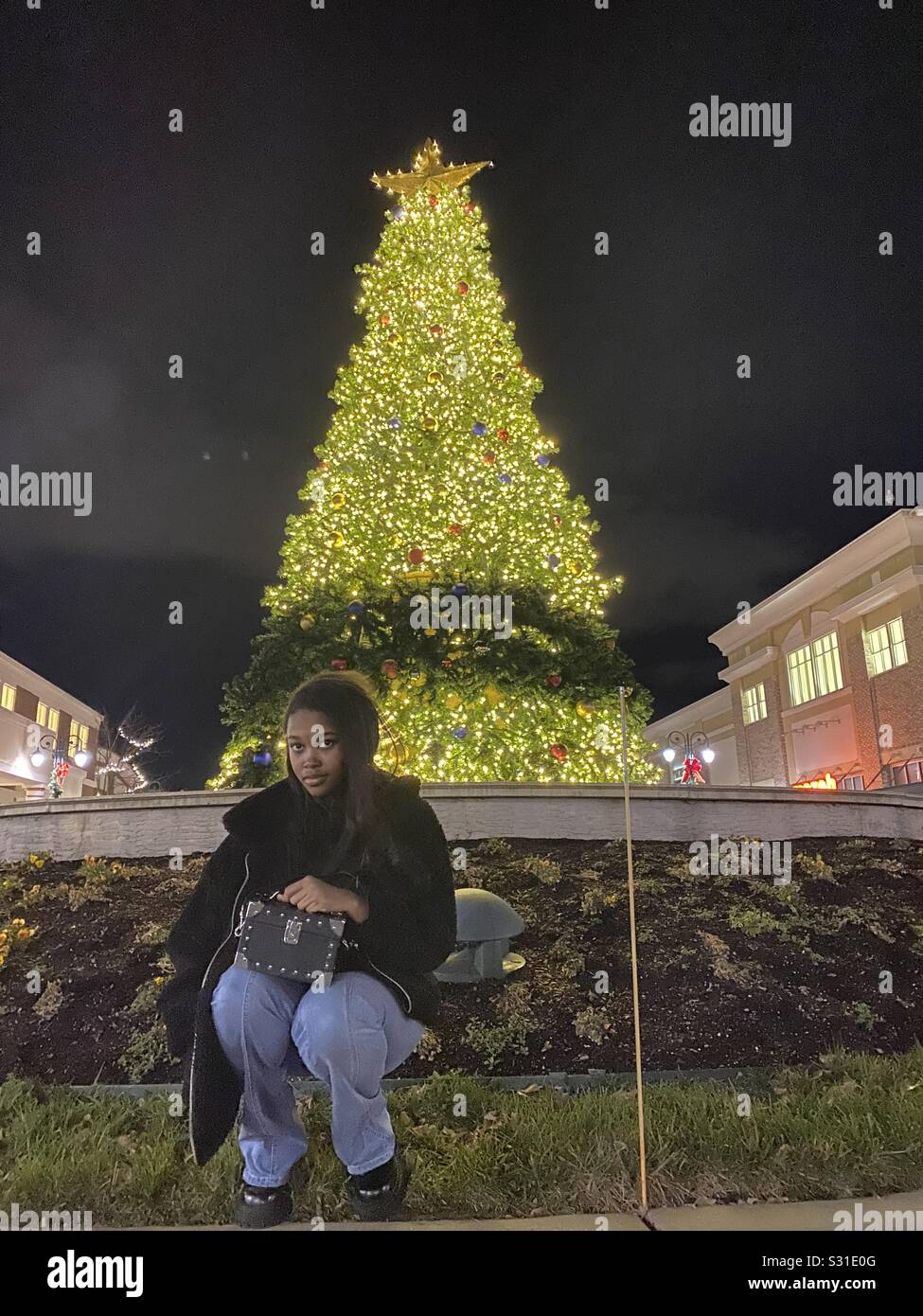 Bowie town center Christmas tree Stock Photo Alamy