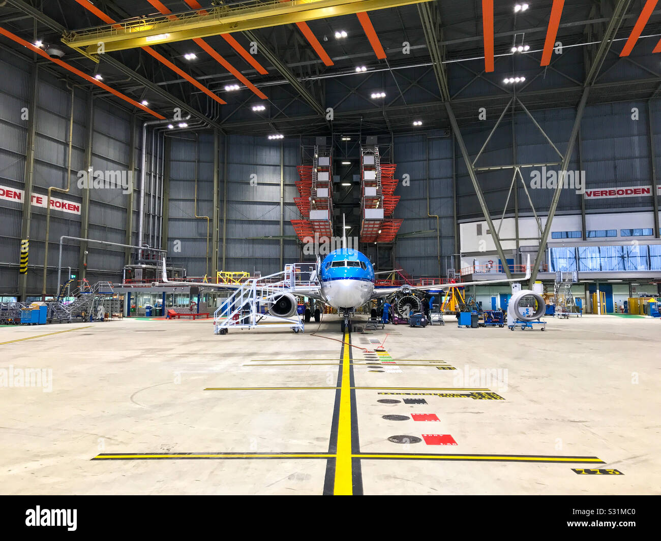 Aircraft engine 737 maintenance hi-res stock photography and images - Alamy