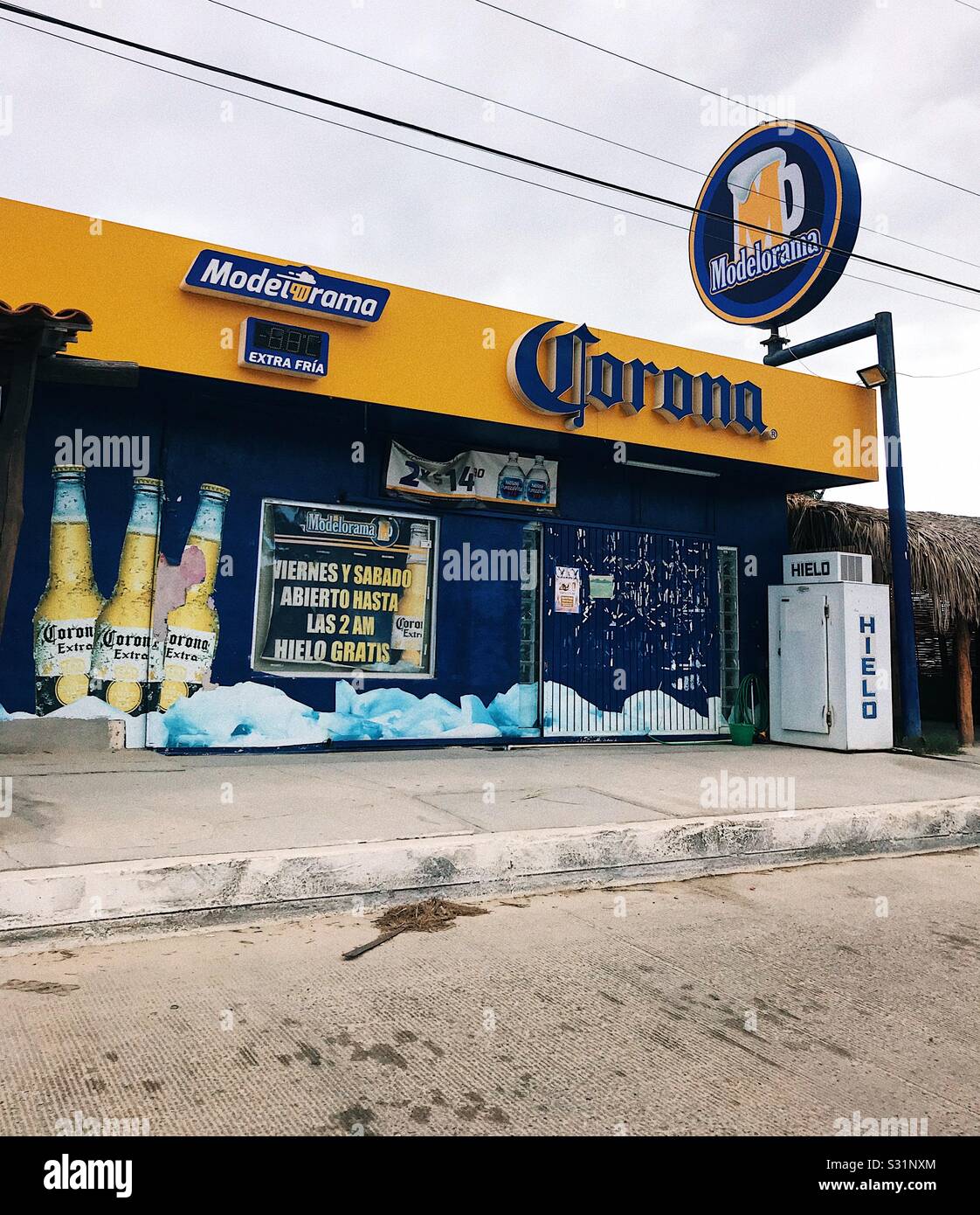 Gas station mexico hires stock photography and images Alamy