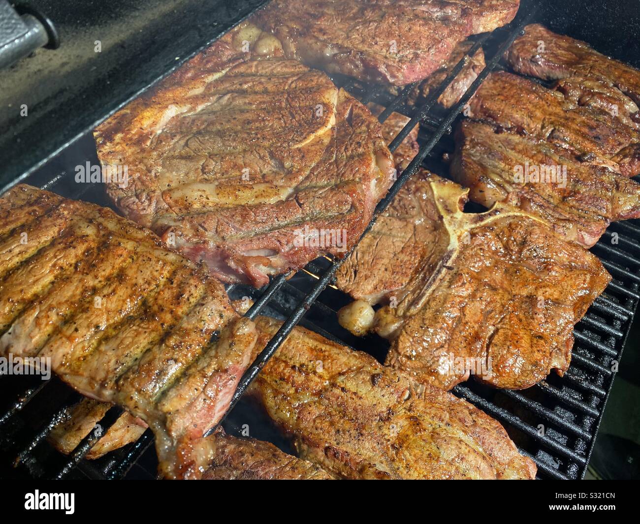 Texas steaks on grill hires stock photography and images Alamy