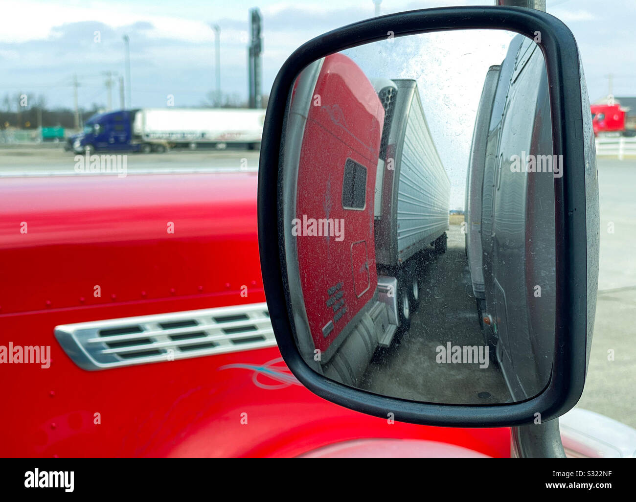 Truck mirror hires stock photography and images Alamy