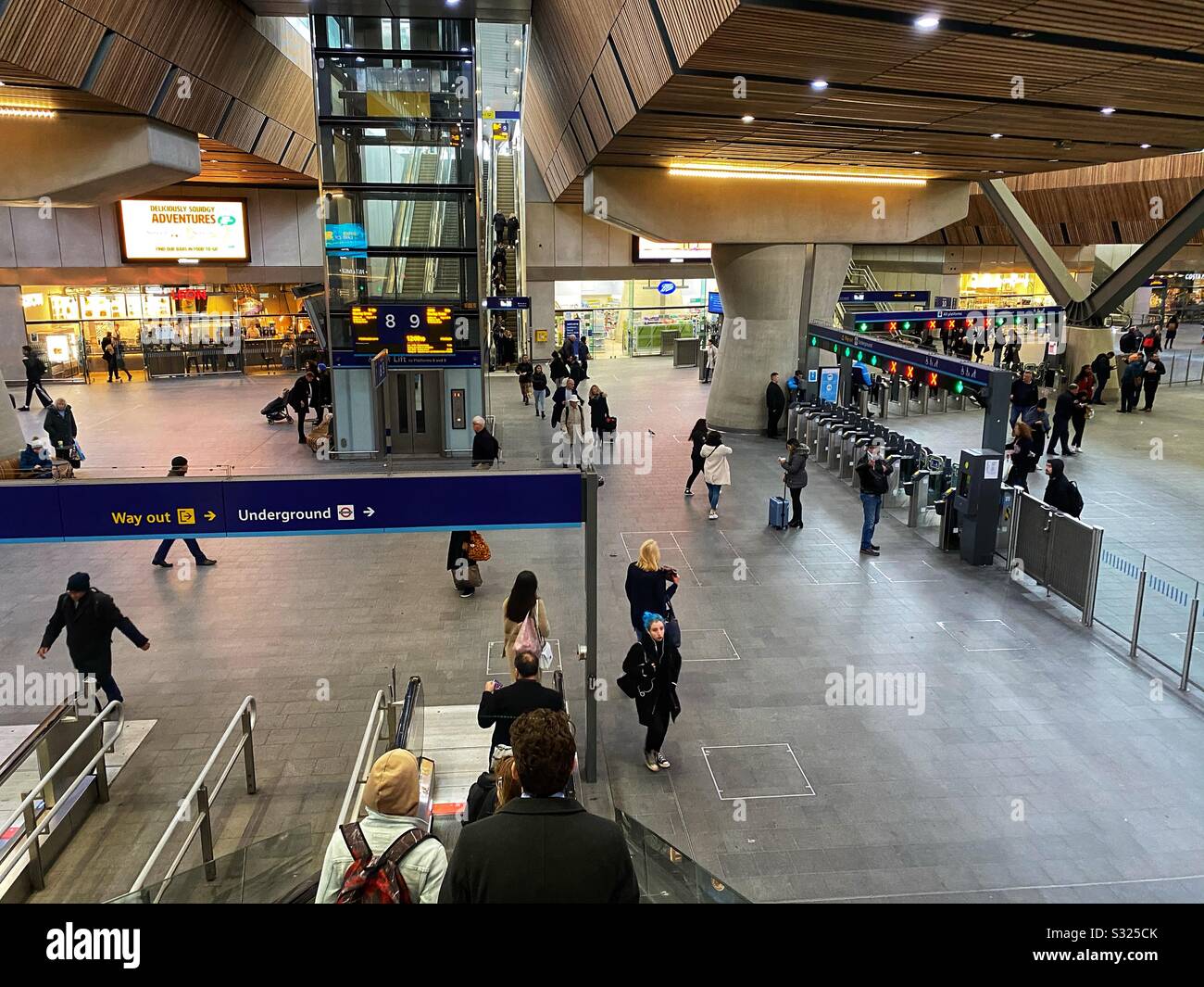 London Bridge Station Stock Photo - Alamy