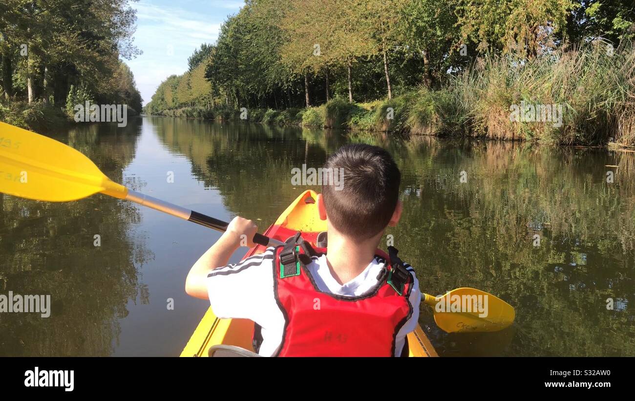 Child wearing life vest hi-res stock photography and images - Alamy