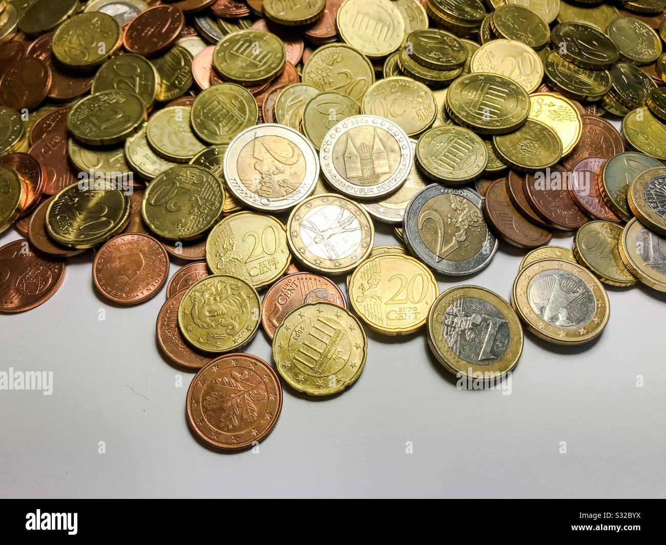 Big pile of coins hi-res stock photography and images - Alamy