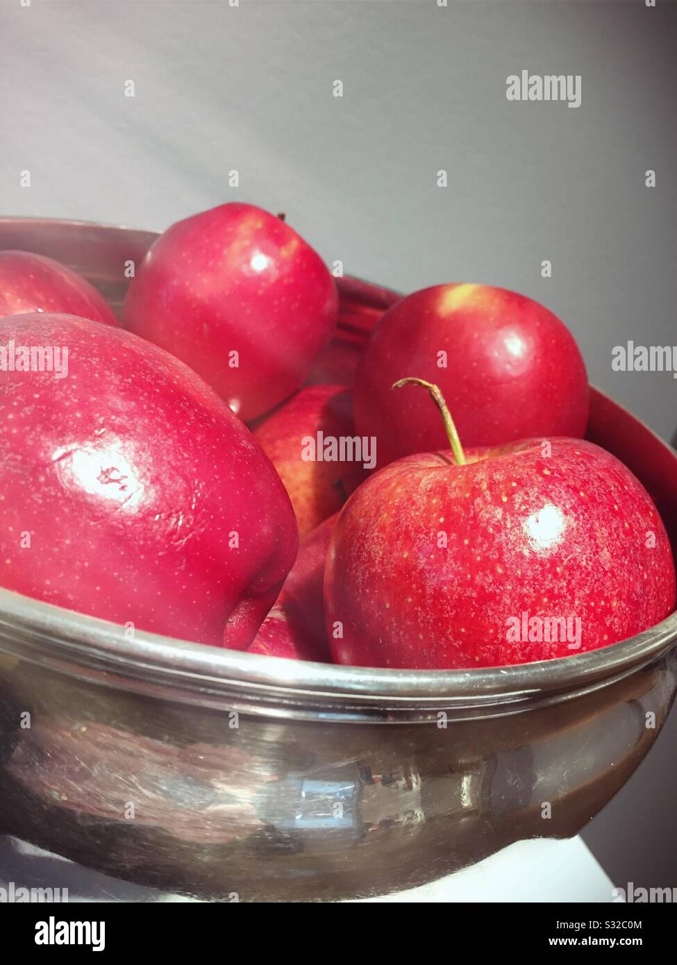 Silver bowl fruit hi-res stock photography and images - Alamy